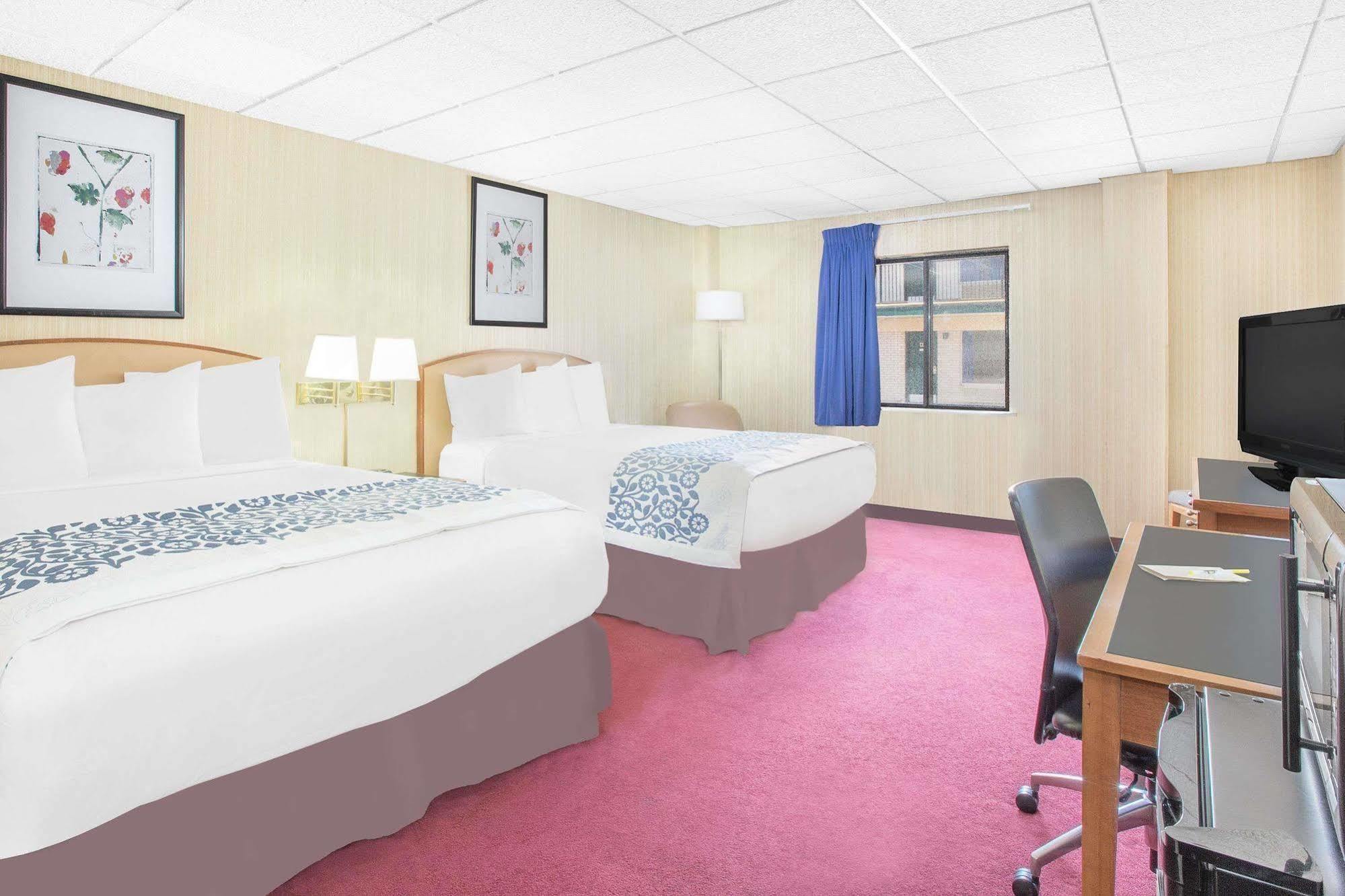 Days Inn By Wyndham Emporia Buitenkant foto